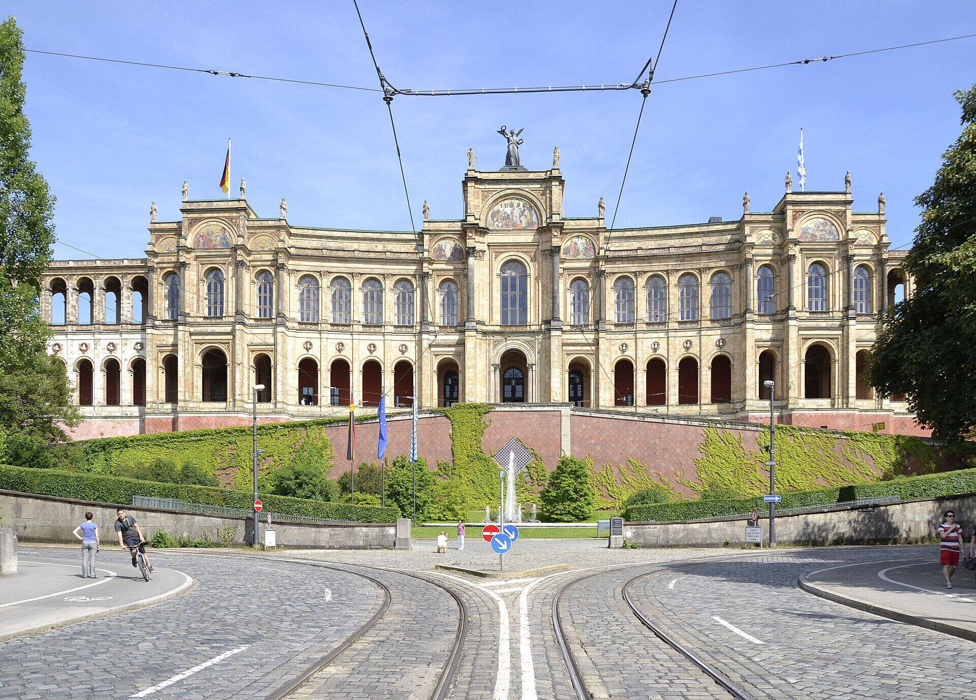 Westfassade des Maximilianeums, Sitz des Bayerischen Landtags, in München
