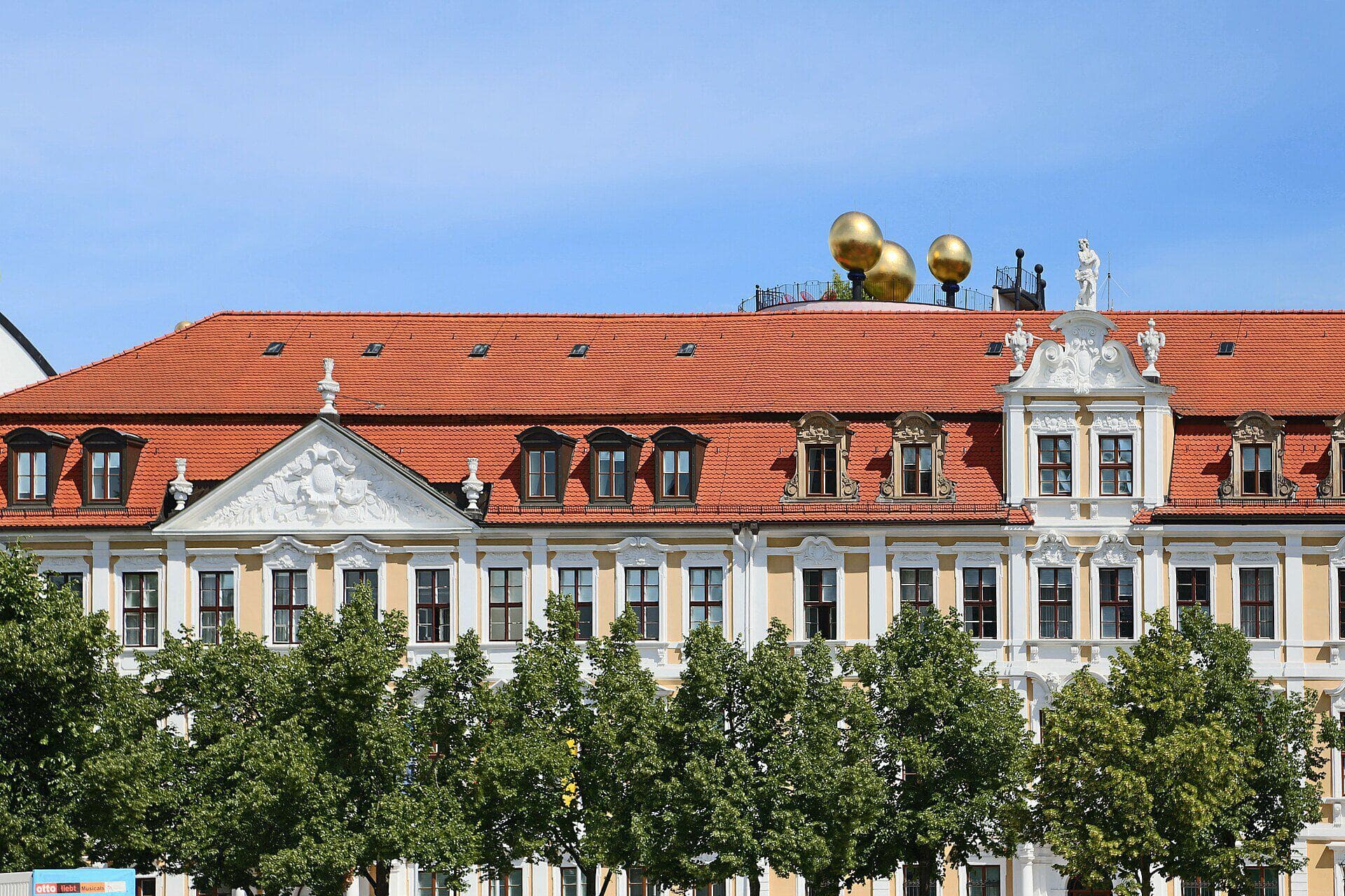 Barockfassade des Landtags von Sachsen-Anhalt am Domplatz in Magdeburg